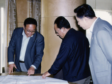 2001年10月 山东省副省长林书香莅临公司视察工作