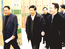 2004年2月 山东省委书记姜大明莅临集团储运园区调研工作