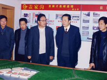 2002年4月 济南市副市长刘善友莅临公司指导工作